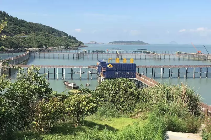 Progetto di produzione e installazione di indumenti in rete perimetrale di tipo pali di grandi dimensioni con una distanza di 498 m